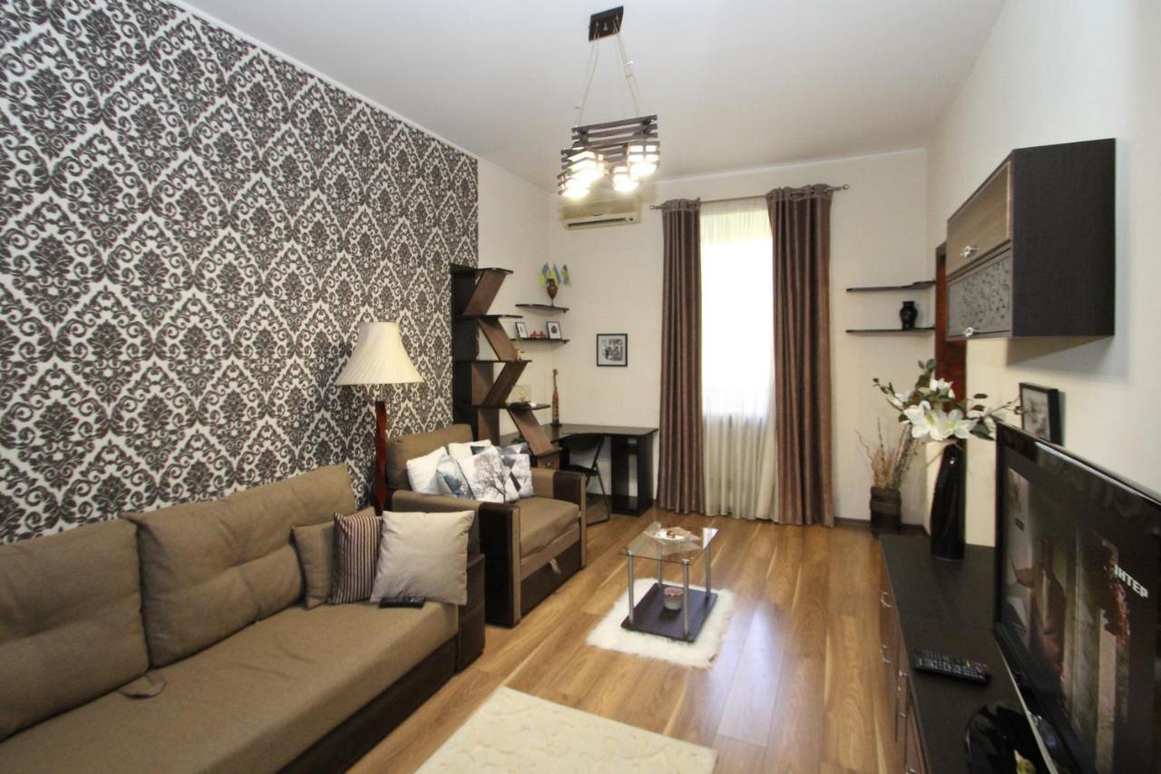 Cozy Apartment On Yevreiska Street オデッサ エクステリア 写真